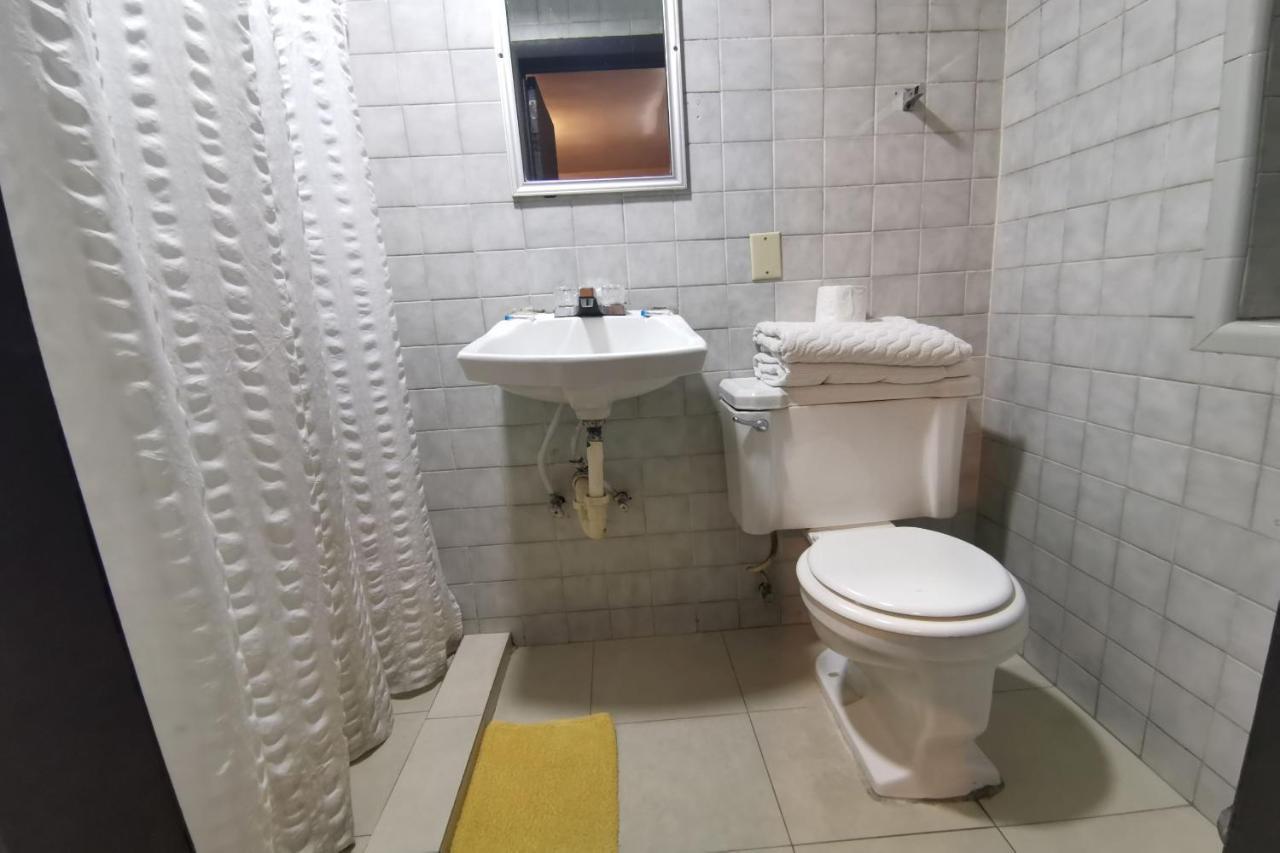 Capital O Hotel Plaza, Mexicali Ngoại thất bức ảnh