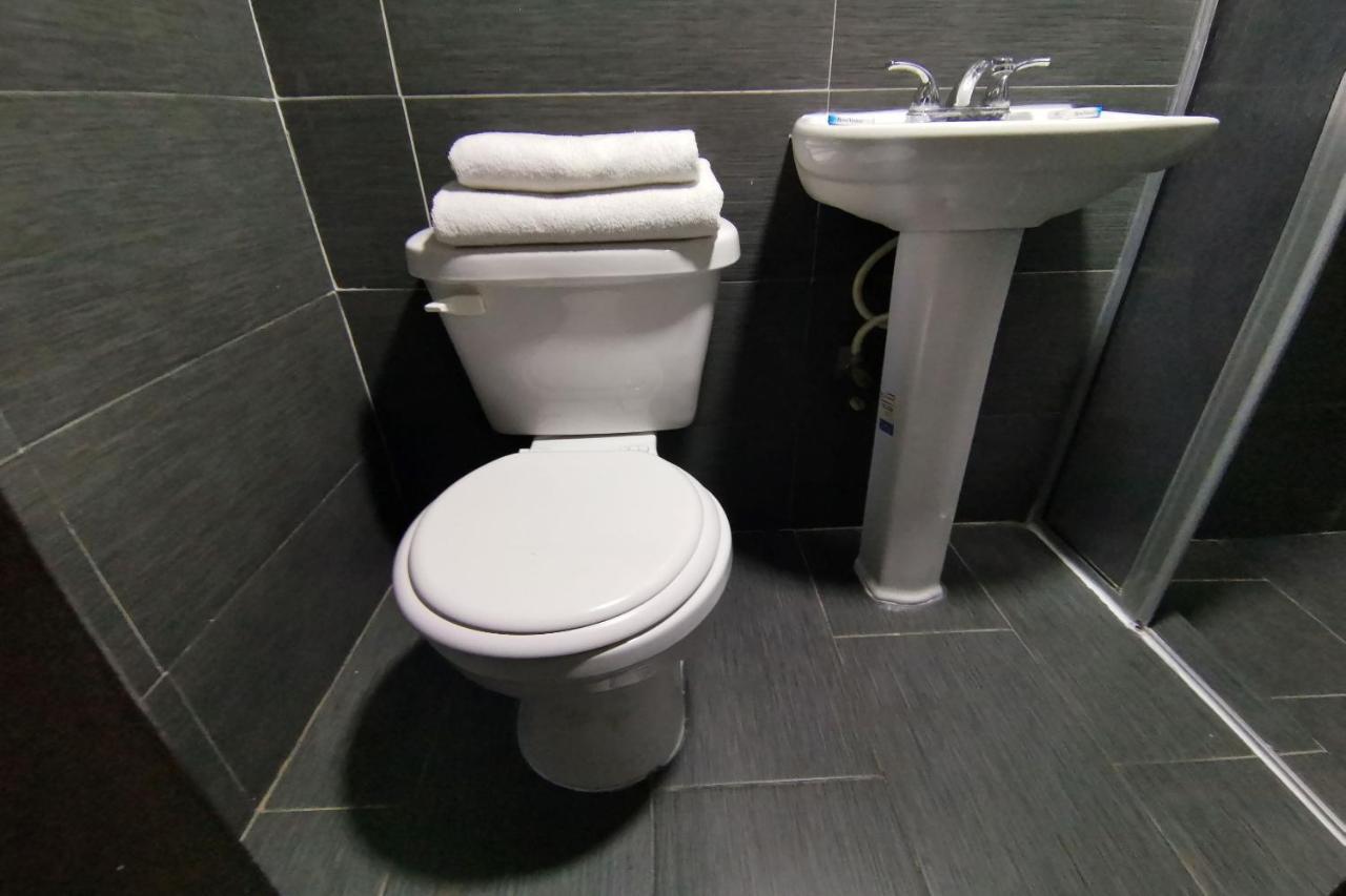 Capital O Hotel Plaza, Mexicali Ngoại thất bức ảnh